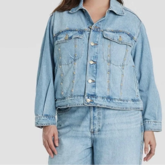 Universal Thread Jackets & Blazers - Universal Thread Women's
Studded Denim Trucker Jacket
Blue Size XXL